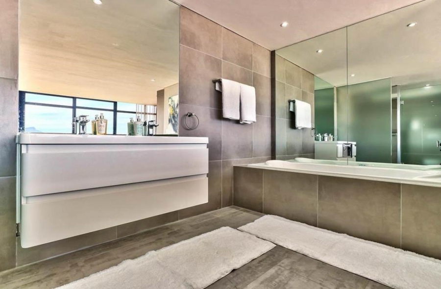 4 Bedroom Property for Sale in Bloubergstrand Western Cape